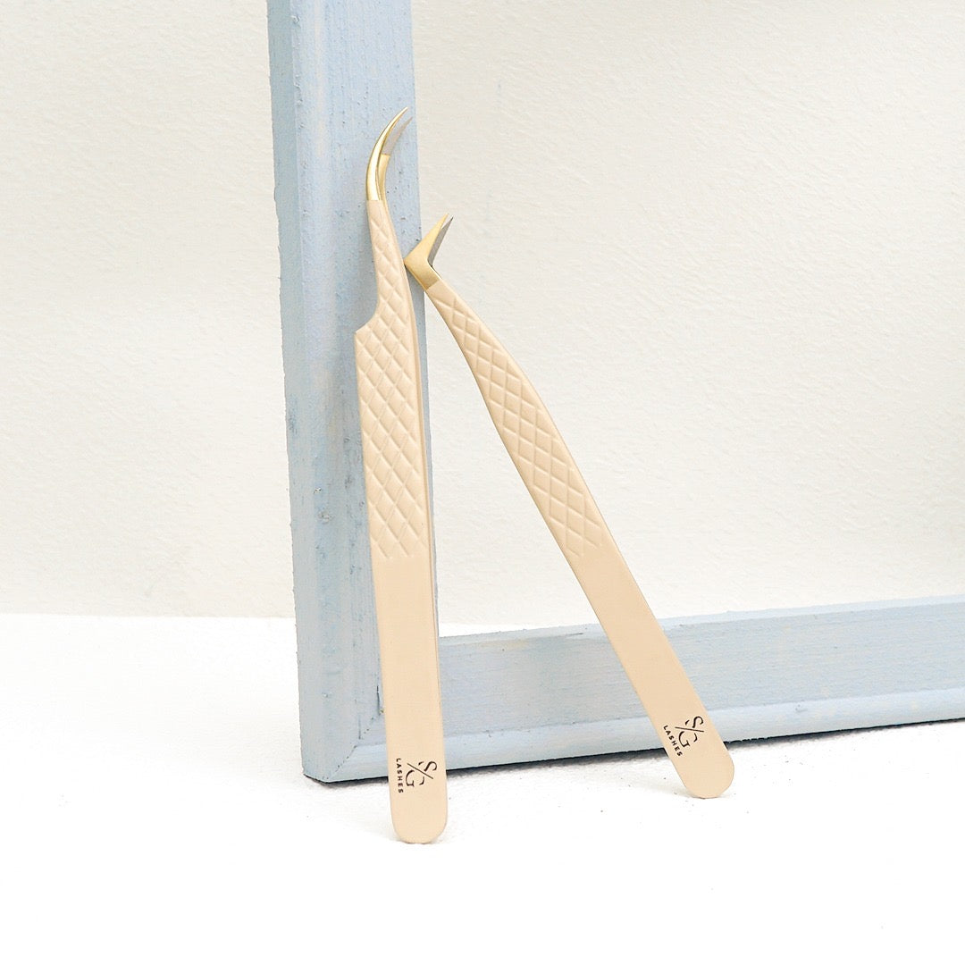 Nude Fibre Tip Tweezers